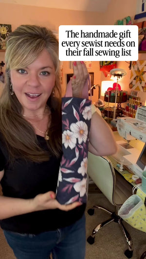 Amanda shows the Grapeful Tote in detail and how it fits a bottle of wine